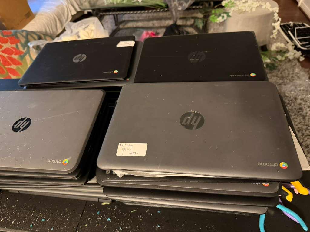 lot of 200 chromebook