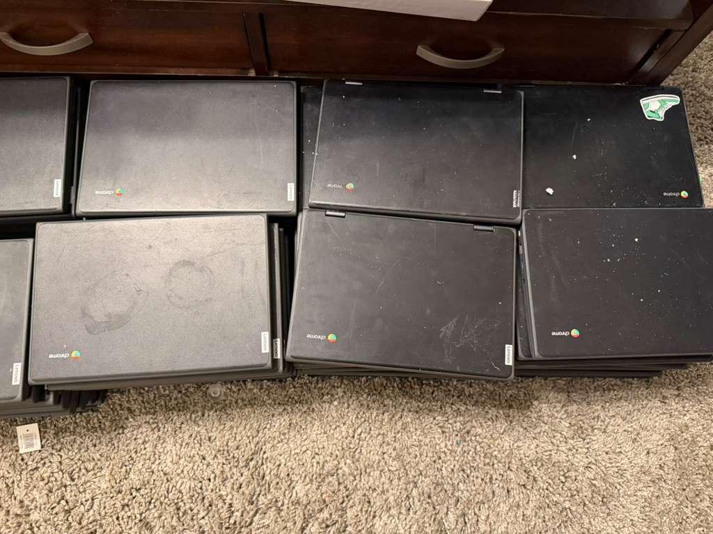 lot of 200 chromebook
