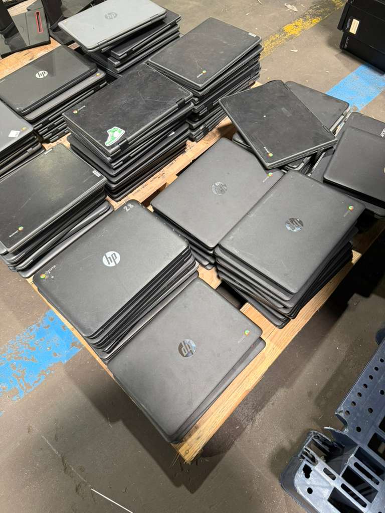 lot of 200 chromebook
